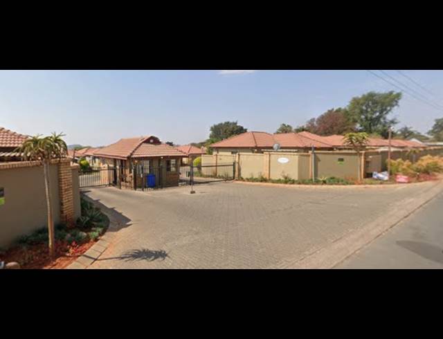 3 BEDROOM FREEHOLD FOR SALE IN HEATHERVIEW